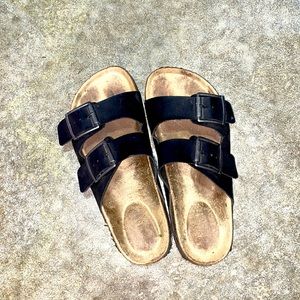 Black Birkenstock’s